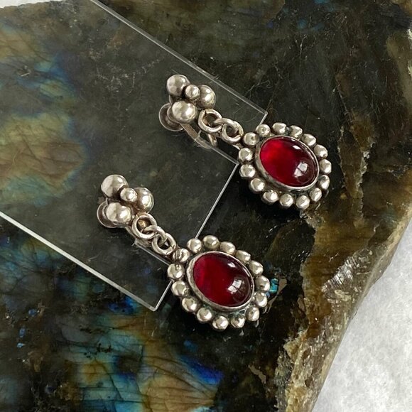 VTG Sterling Silver Mexico Bead Ball Oval Red Glass Screw Back Dangle Earrings - Picture 7 of 16